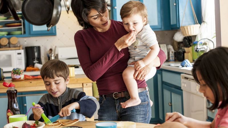 Pandemi sürecinde annelerin işi zorlaştı