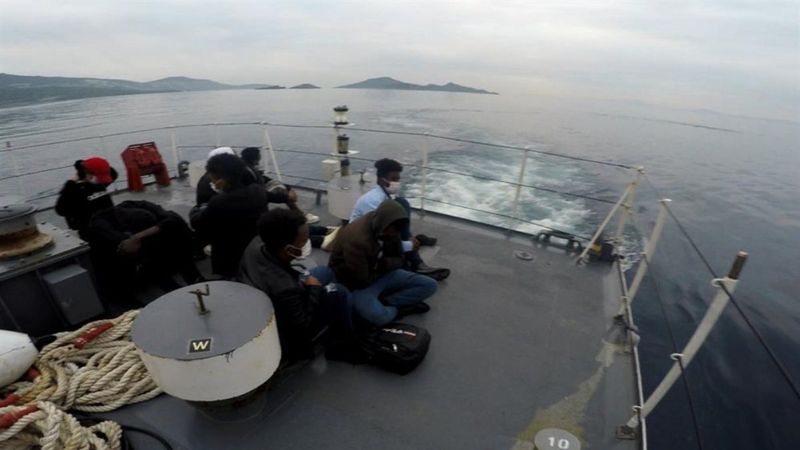 İzmir açıklarında 8 düzensiz göçmen kurtarıldı