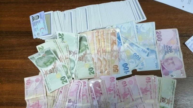 Adana'da kumar evlerine koçbaşıyla baskın