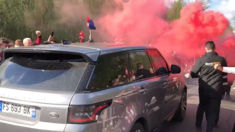 Lille taraftarlarından Burak Yılmaz'a coşkulu karşılama