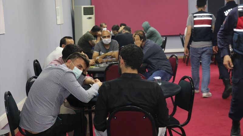 İzmir'de 3 ayrı adrese tombala operasyonu