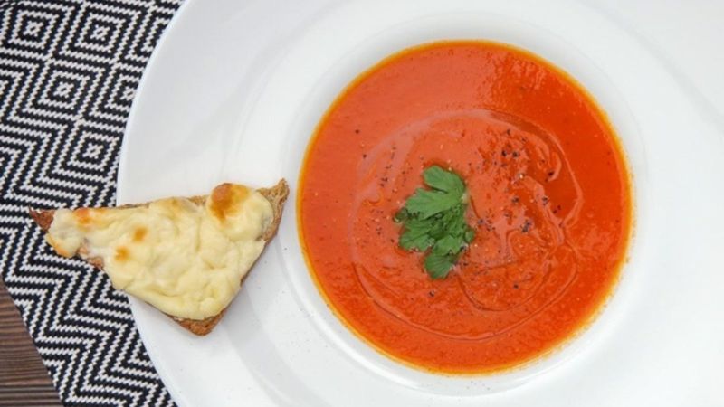 Göz dolduran başlangıç: Fırınlanmış domates çorbası