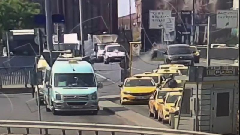 Zincirlikuyu'da 11 araç kazaya karıştı: O anlar kamerada