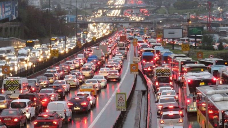 Motorlu kara taşıtları, 2019'da 301,5 milyar kilometre yol katetti