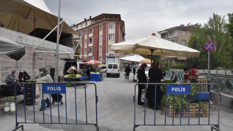 Kütahya’da kurulan semt pazarları için 9 cadde trafiğe kapatıldı