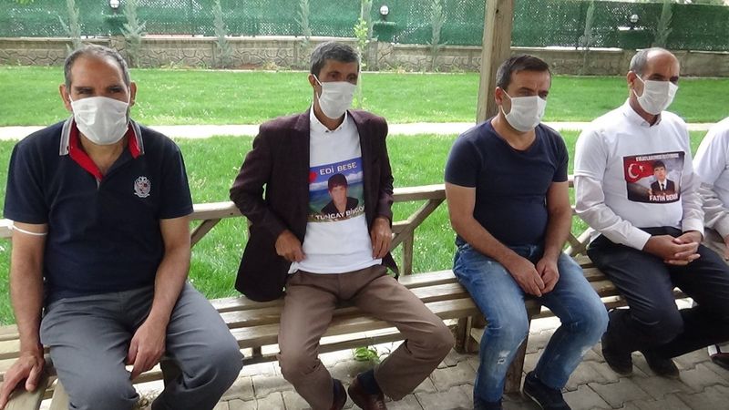 Evlat nöbetine devam eden baba: Teslim olacaklarına inanıyorum