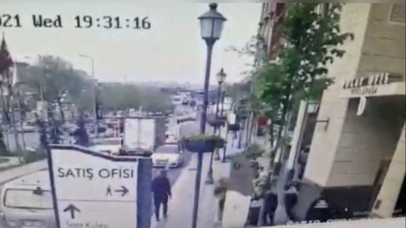 Beyoğlu’nda lüks siteyi basıp, güvenlik görevlisini yaraladılar