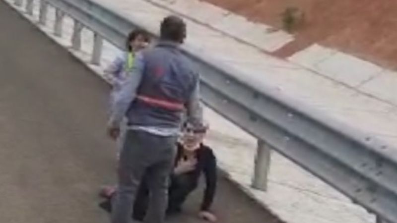 Ankara'da yol ortasında kadına şiddet