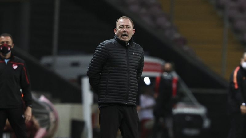 Galatasaraylı yönetici Şükrü Hanedar, Sergen Yalçın'a sataştı