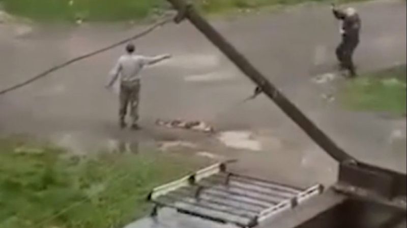 Rusya'da alkollü şahsın elinde bomba patladı