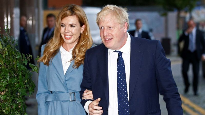 Boris Johnson'ın Karayipler tatiline soruşturma