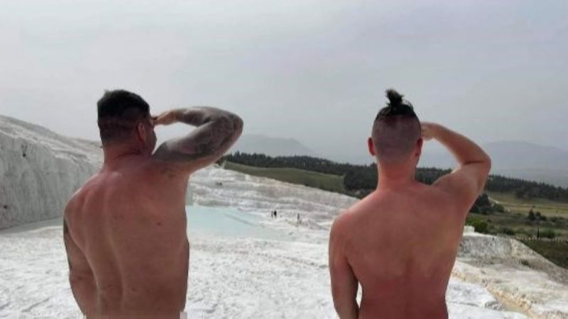 Pamukkale'de 2 turist çıplak fotoğraf çektirdi