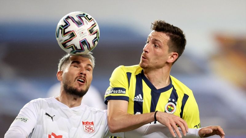 Fenerbahçe evinde Sivasspor'a mağlup oldu