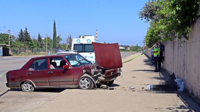 Antalya'da kaldırımda oturan adam canından oldu