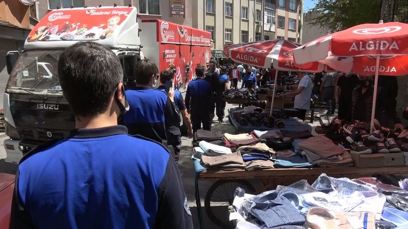 Konya'da bayram öncesi kurulan seyyar tezgahlara müdahale edildi