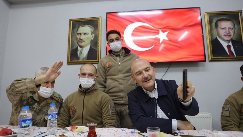 Cumhurbaşkanı Erdoğan, Mehmetçik ile bayramlaştı