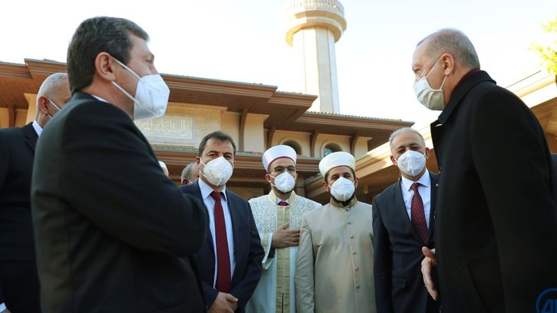 Erdoğan bayram namazını Marmaris Millet Cami'nde kıldı