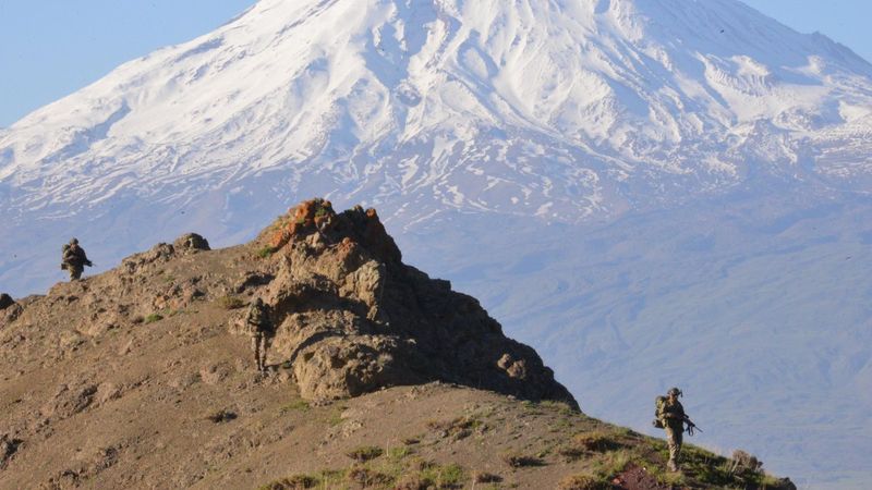 'Hudut kartalları' bayramda sınır nöbetinde