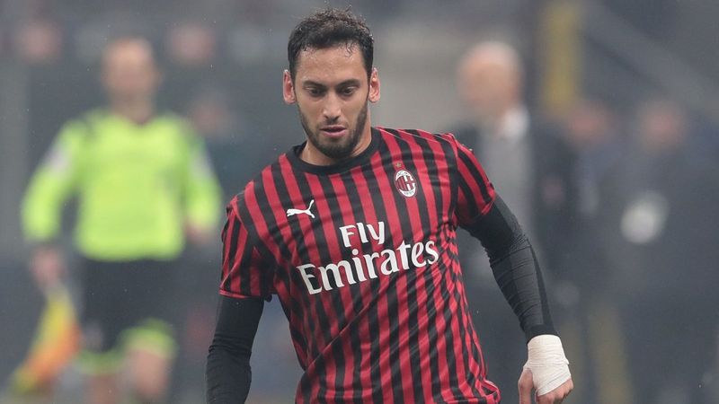Hakan Çalhanoğlu Juventus’a doğru