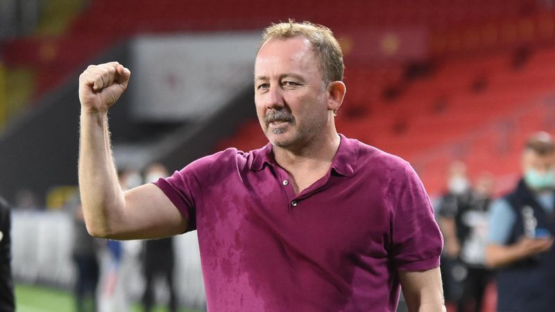 Şampiyonluğun başkahramanı Sergen Yalçın