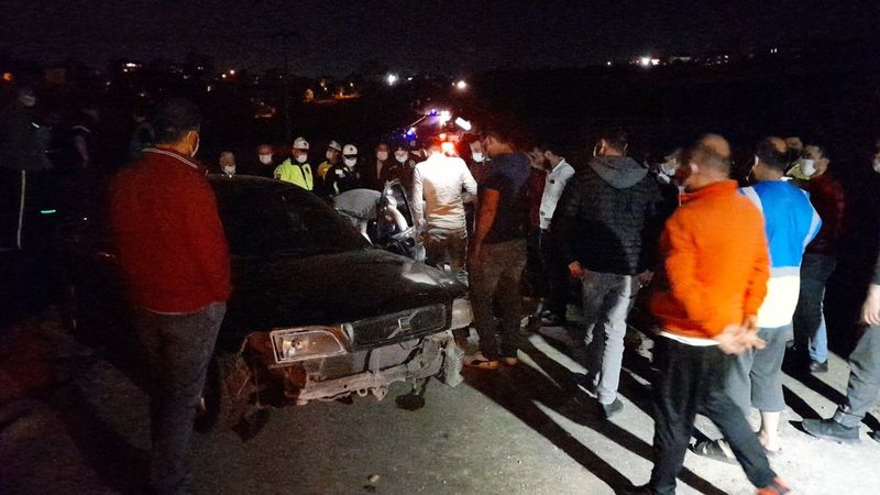 Gebze'de bariyerlere çapan sürücü hayatını kaybetti