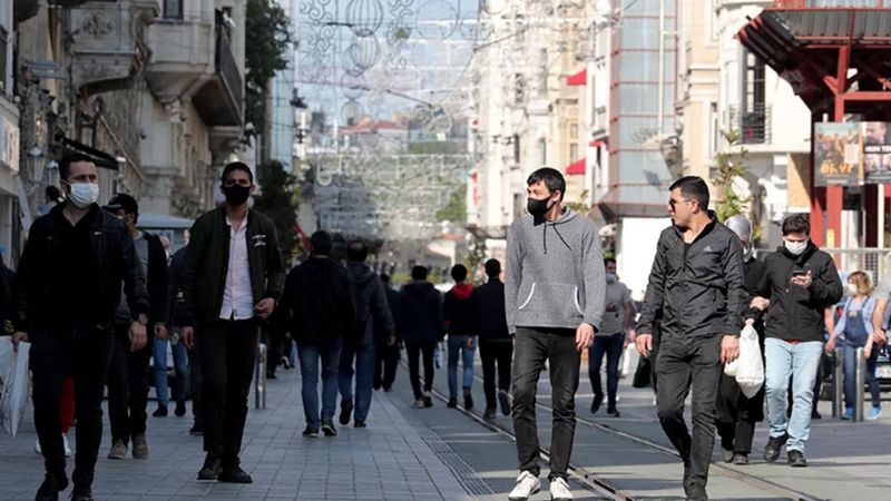 Sokağa çıkma yasağı bitti mi, devam mı? Kademeli normalleşme yasak saatleri..