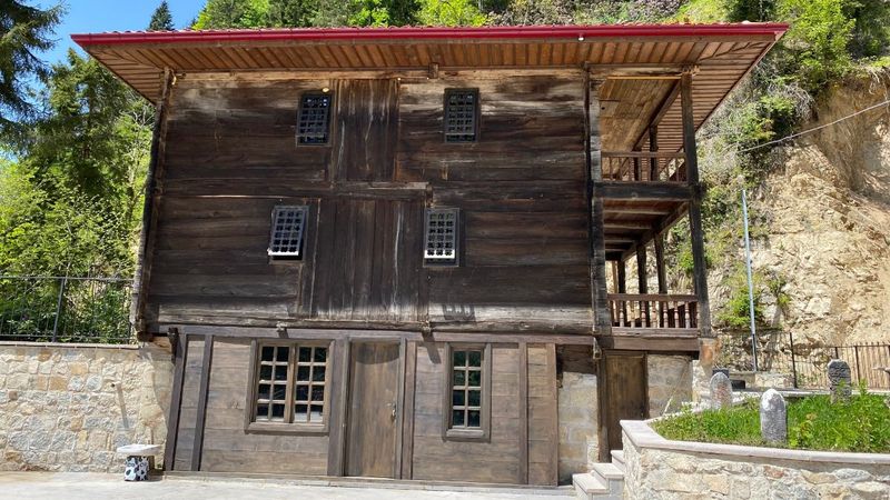 Rize'deki tarihi camii yeniden eski görünümüne kavuşturuldu