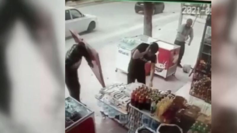 Ankaralı market çalışanlarının rüzgarla imtihanı