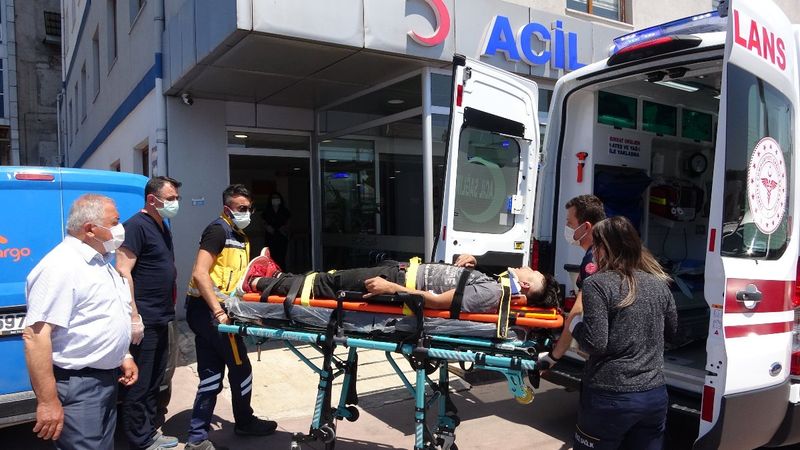 Zonguldak’ta kağıt toplayıcısı kamyonetin üzerinden düştü