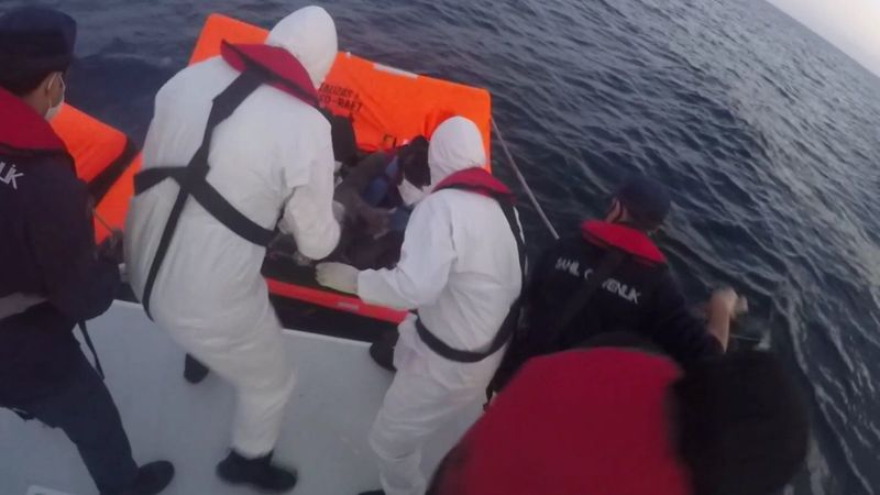 Aydın’da Yunanistan tarafından itilen 23 düzensiz göçmen kurtarıldı