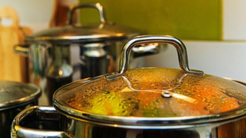 Pişmiş yemeği tekrar ısıtmak zararlı mı? Tekrar ısıtılmaması gereken yemekler..