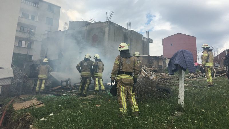 İstanbul’da odun atıp bıraktıkları tandırda yangın çıktı