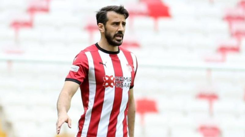 Sivasspor, Caner Osmanpaşa'nın sözleşmesini uzattı