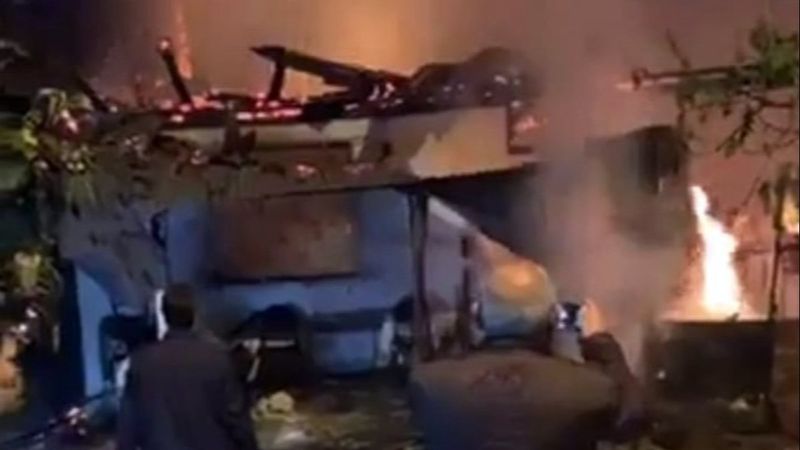 Trabzon'da yanan ev küle döndü