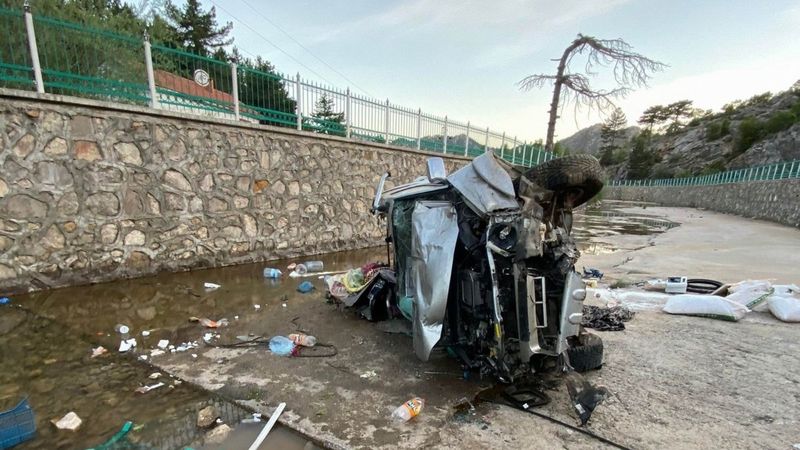 Konya’da kamyonet kanala düştü: 4 yaralı