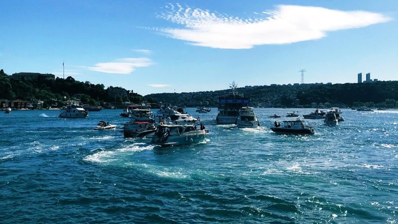 Şampiyon Beşiktaş Boğaz'da