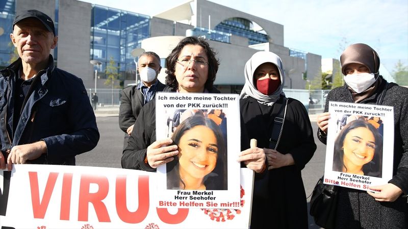 Almanya’da, kızı PKK tarafından kaçırılan annenin eylemi sürüyor