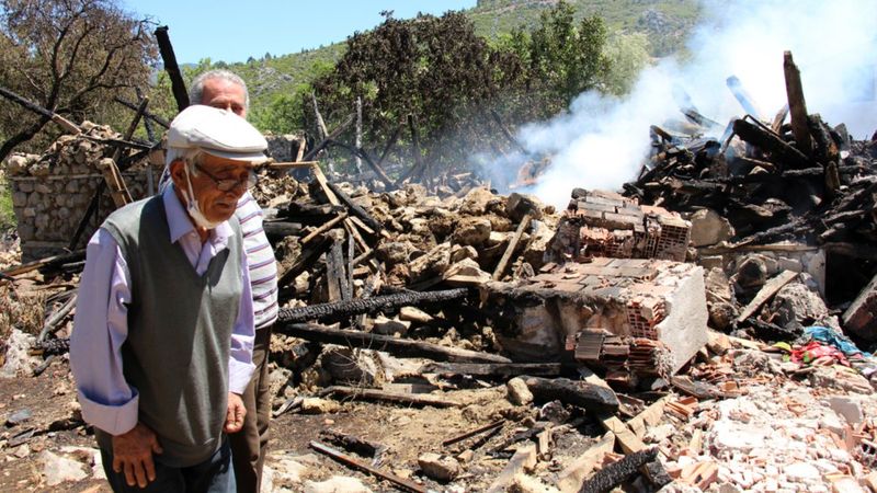 Burdur'daki evi yandı, '50 yıllık yuvam yandı' diyerek ağladı