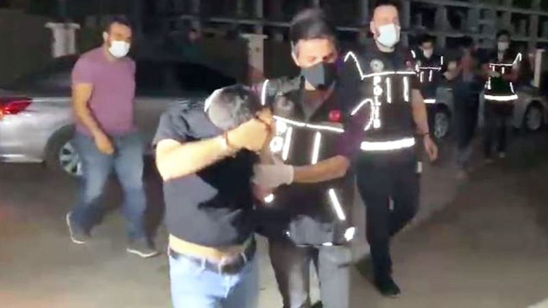 Adıyaman'da yakalanan 2 şüphelinin üzerinden uyuşturucu çıktı