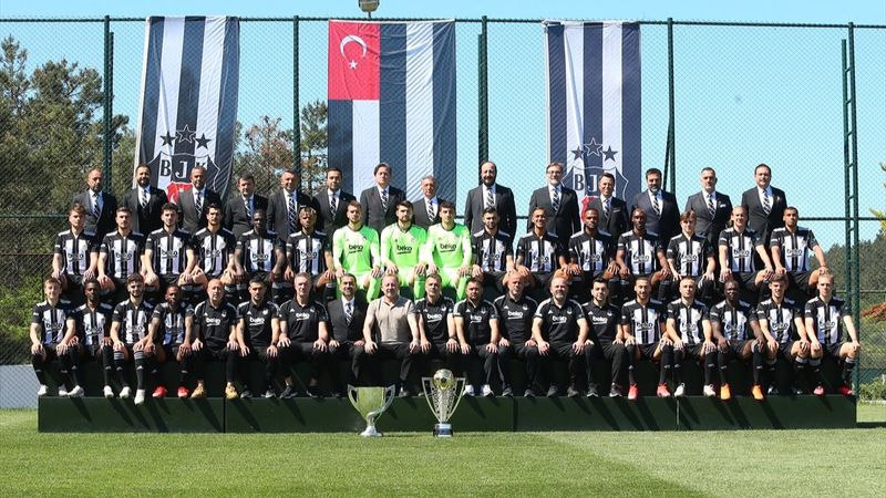 Beşiktaş, şampiyonluk için poster çekimi düzenledi