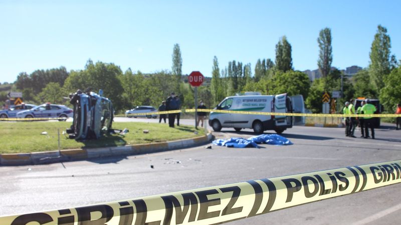 Konya'da otomobil takla atınca anne ve kızı öldü, 3 kişi yaralandı