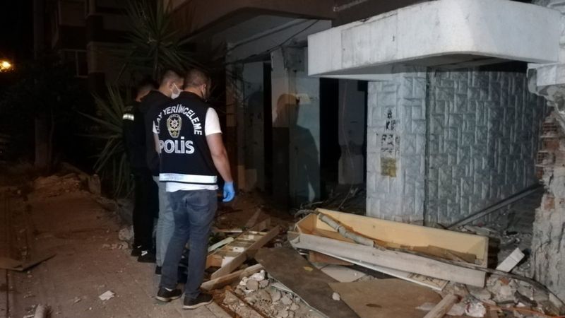 İzmir'de kablo çalmak isteyen şahıs elektrik çarpması sonucu hayatını kaybetti