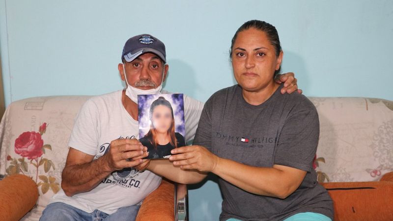 Adanalı çift evi terk eden kızlarına kavuşmayı bekliyor