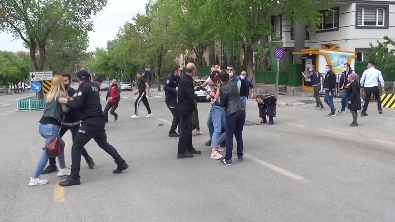 Erzurum'da adliye binası önünde kavga