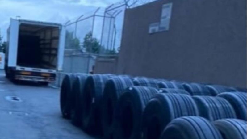 Atatürk Havalimanı'nda tır kasasından göçmen çıktı