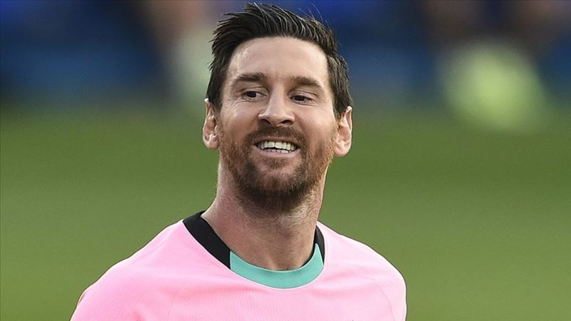 Messi Barcelona'da kalıyor