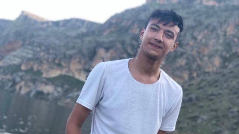 Gaziantep’te kontrolsüz park eden tıra çarpan genç, yaşam mücadelesini kaybetti