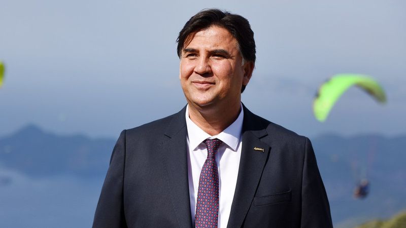 Fethiye Belediye Başkanı Alim Karaca'dan tepki çeken bayrak dağıtımına cevap