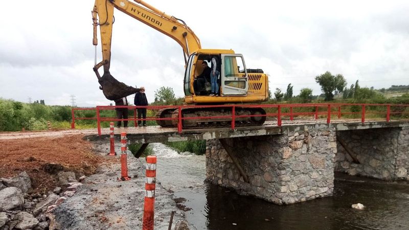 Manisa’da yıkılan köprünün yerine yenisi yapıldı