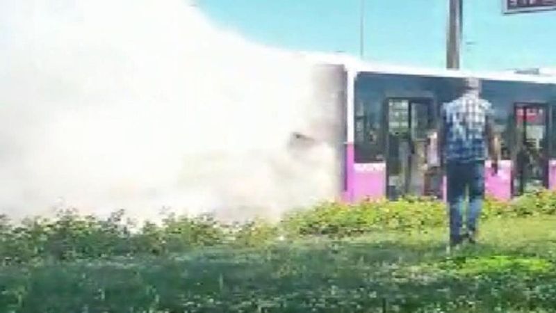 Üsküdar'daki yolcu otobüsünde yangın paniği